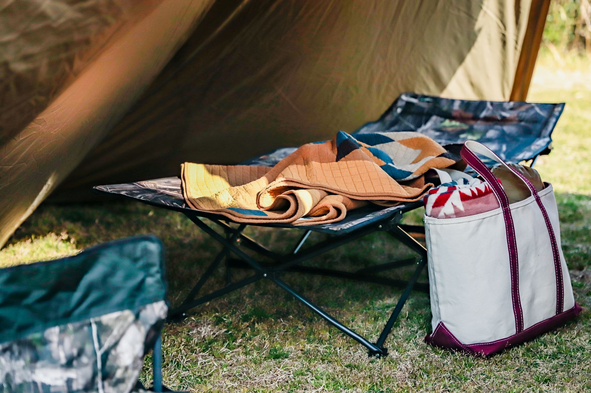 TENT & LIVING GEAR